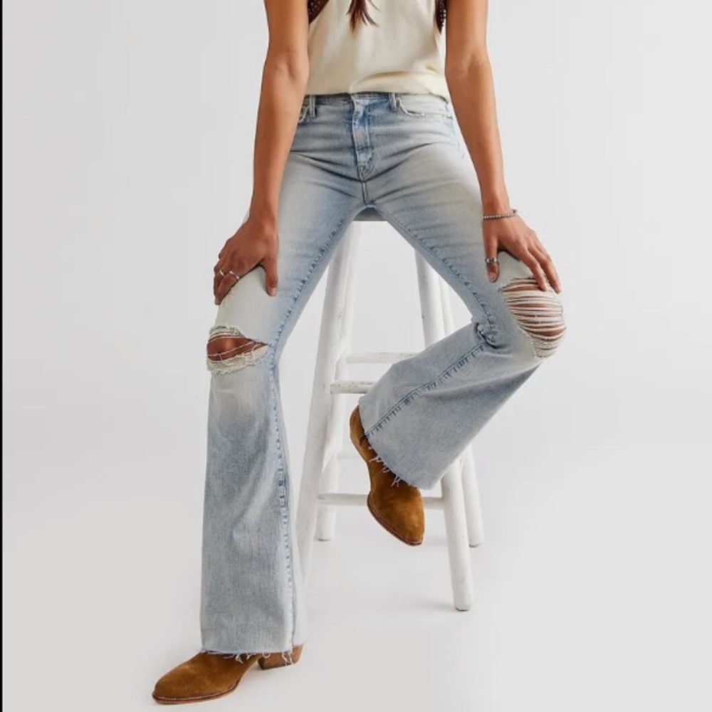 MOTHER denim The Weekender Fray in Action Shot